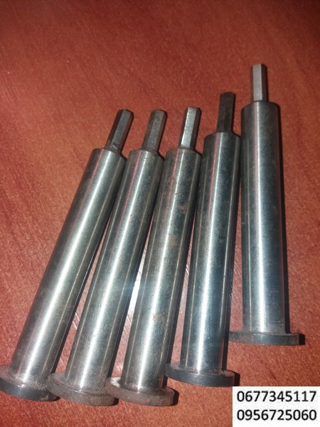 Прошивка,  битка, бита, долбяк,пуансон, шестигранная ,внутренний шестигранник, Прошивной инструмент (оснастка и прошивки), м2,м3,м4,м5,м6,м7,м8,м10,м12, олх, прошивки внутренних шестигранников ,выдавливание внутреннего шестигранника, оснастки для прошивки шестигранника,Прошивка для внутренних отверстий - это инструмент, у которого передняя направляющая часть обладает формой идентичной заданному отверстию, в то время как задняя часть представляет собой цилиндрический хвостовик для крепления в прошивной головке. Прошивка на токарном станке, прошивка на сверлильном станке, прошивка на прессе, Прошивные головки и прошивки BRIGHETTI. Долбяк прошивка шестигранников, долбление отверствия, , биты для прошивки шестигранника, , ротационные прошивки, протяжки и прошивки, шестигранные отверствия,Перед процессом прошивания, необходимо получить отверстие на заготовке, превышающее (от 0,1 до 0,3 мм) по размеру готовое фасонное отверстие, более глубокое в глухих отверстиях для выхода стружки.  swiss type rotary broach tool holder ,продавливание отверствий,долбяк шестигранный, прошивки шлицевые из стали, прошивки из твердосплава, отверствия под ключ,При выполнении особенно сложной обработки, рекомендуется использовать соответствующую СОЖ для резания. Прошивная головка - это инструмент для быстрого изготовления многогранных отверстий различной формы ,